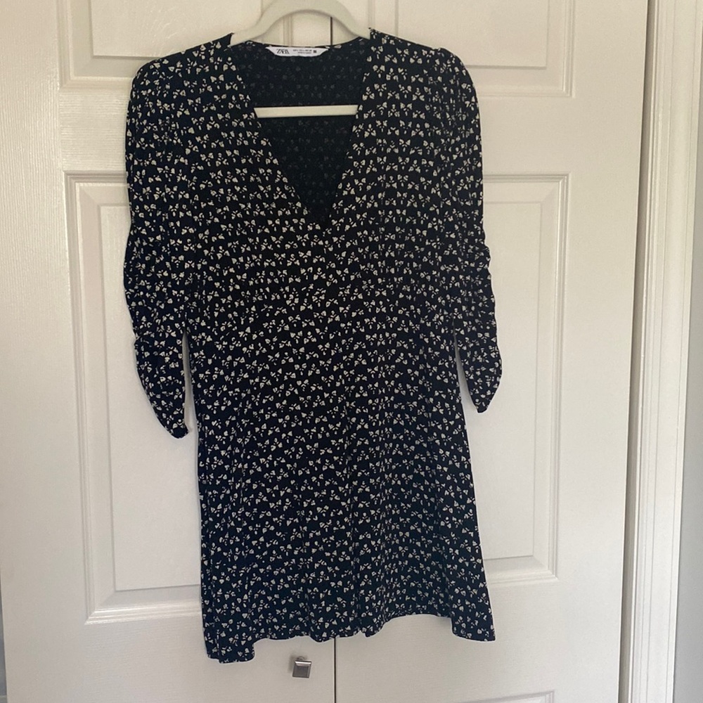 Zara black and white flower dress size L